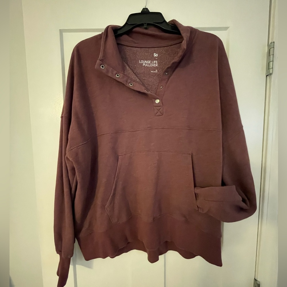 Lounge sweater with buttons